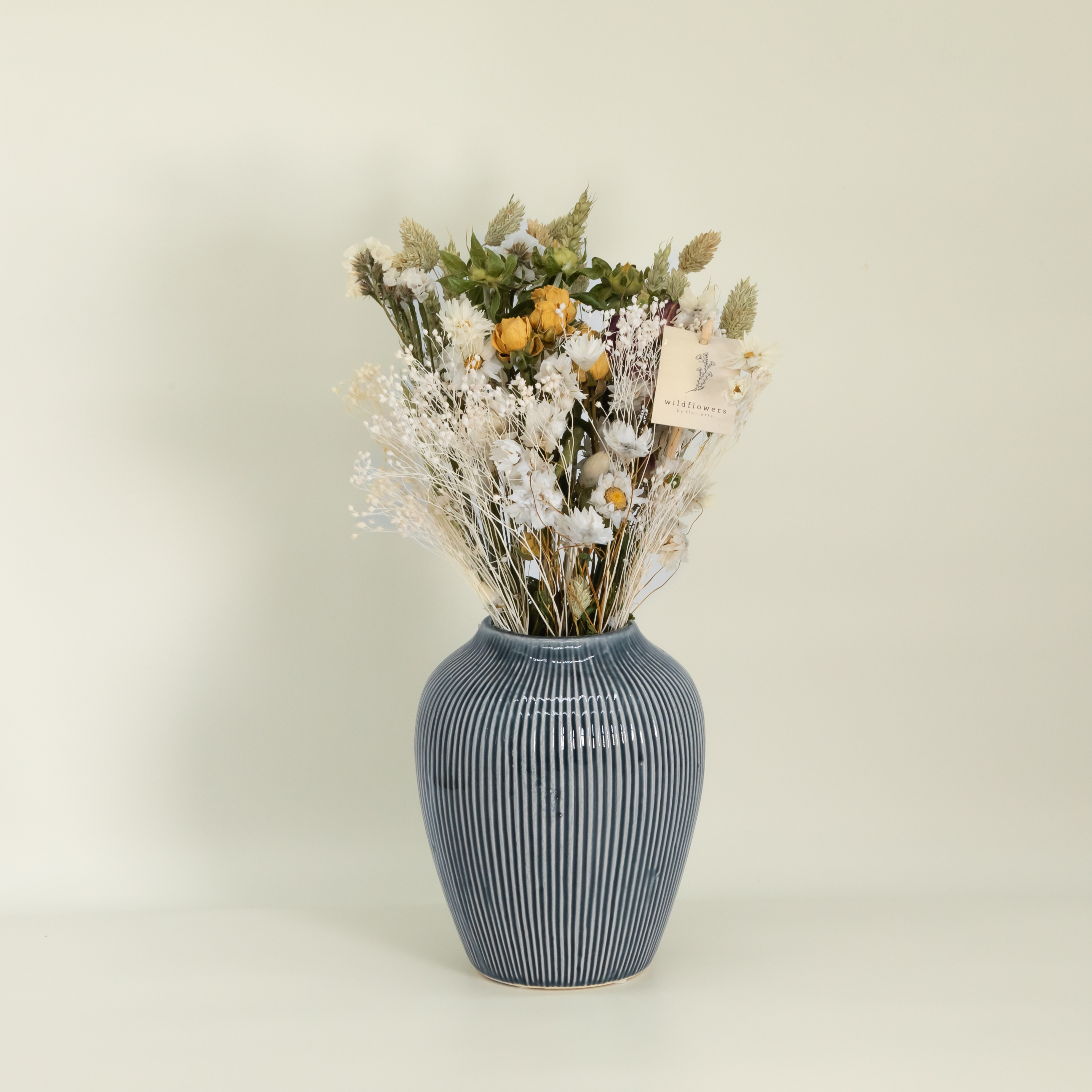 Geschenkbox blauweißer Blumengruß